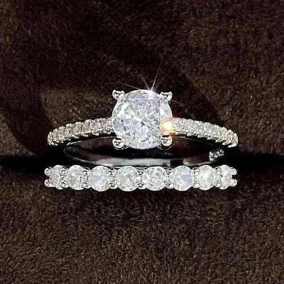 New Beautiful 925 Silver White Sapphires Ring Set - Picture 3 of 7